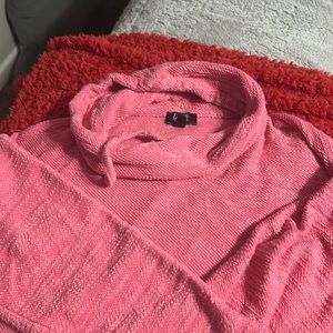 Long sleeve , cowl neck